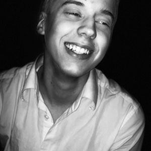 Meet your Posher, Tiras